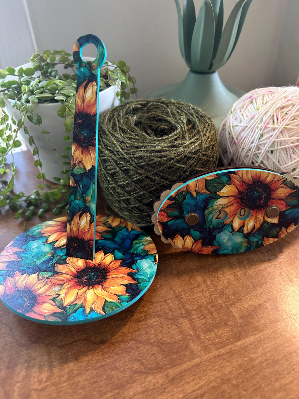 Portable Yarn Holder, Travel Wristlet Hanging Yarn Wristlet for Knitting and Crochet Stained Glass Sunflower Pattern