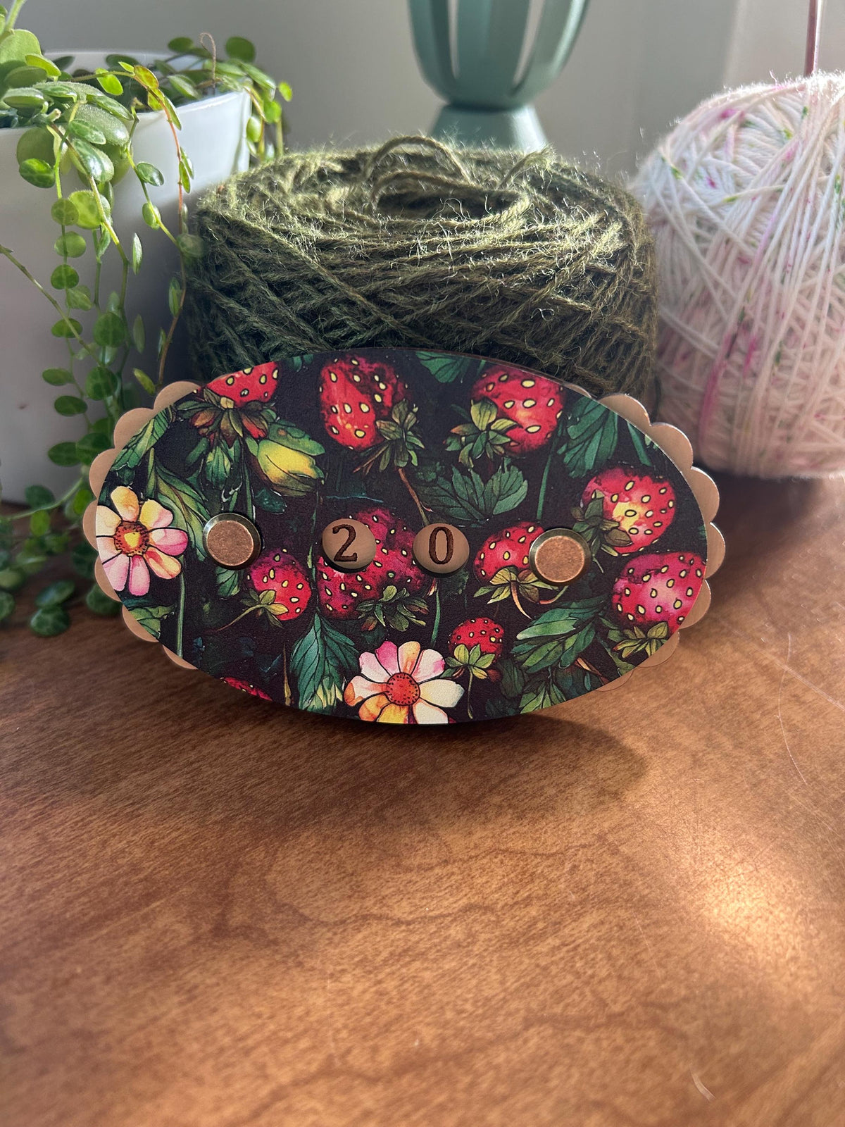 Portable Yarn Holder, Travel Wristlet Hanging Yarn Wristlet for Knitting and Crochet Strawberry Pattern