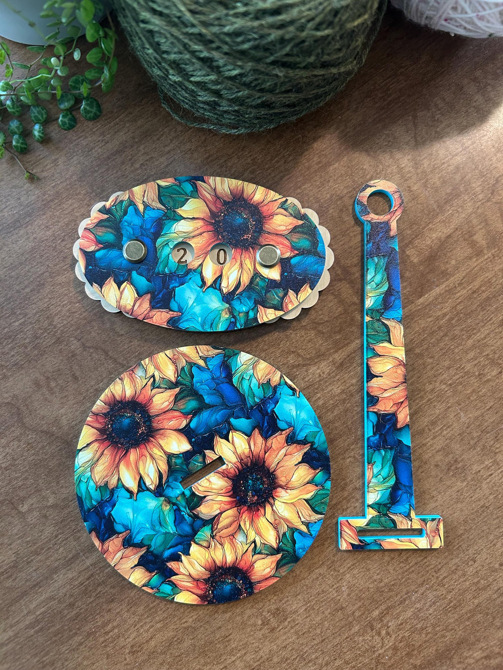 Portable Yarn Holder, Travel Wristlet Hanging Yarn Wristlet for Knitting and Crochet Stained Glass Sunflower Pattern